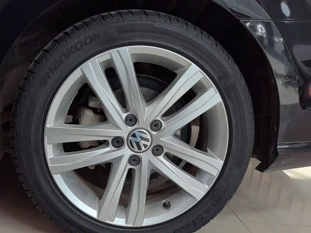 VOLKSWAGEN SAGITAR 2018