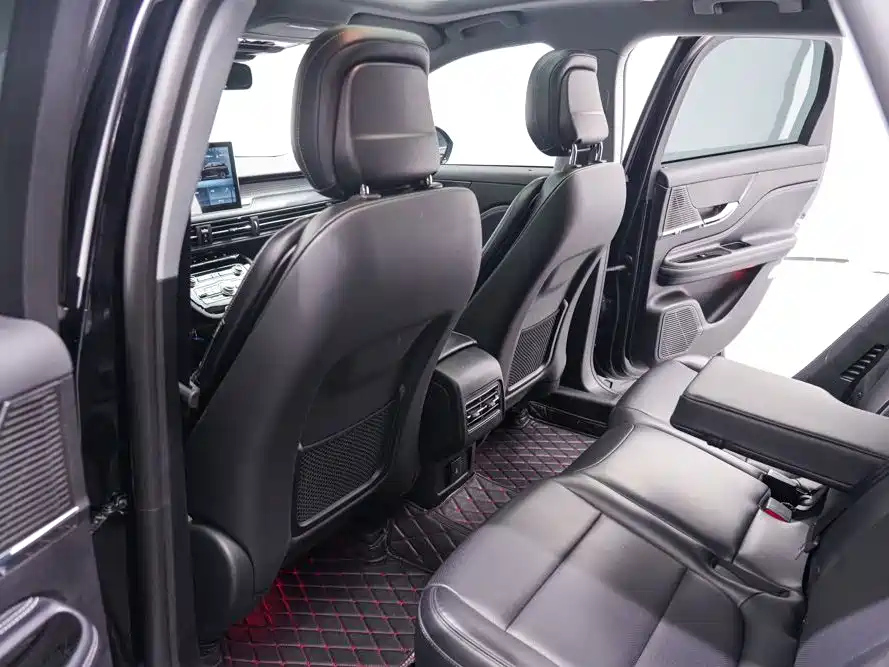 LINCOLN ADVENTURER 2021