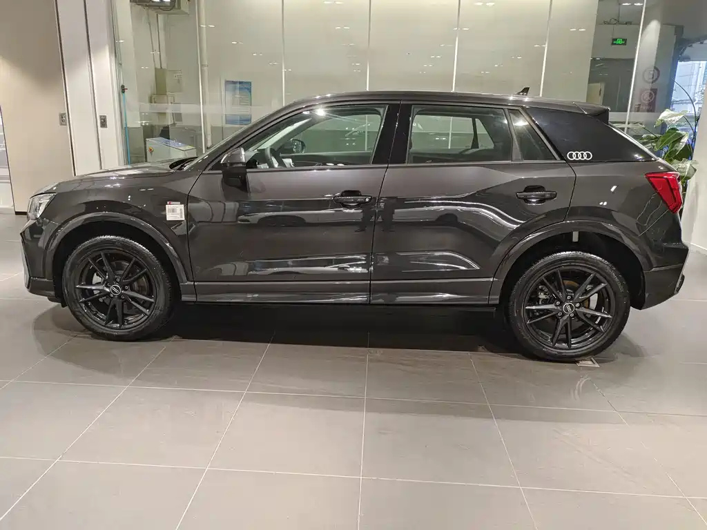 AUDI Q2L 2024