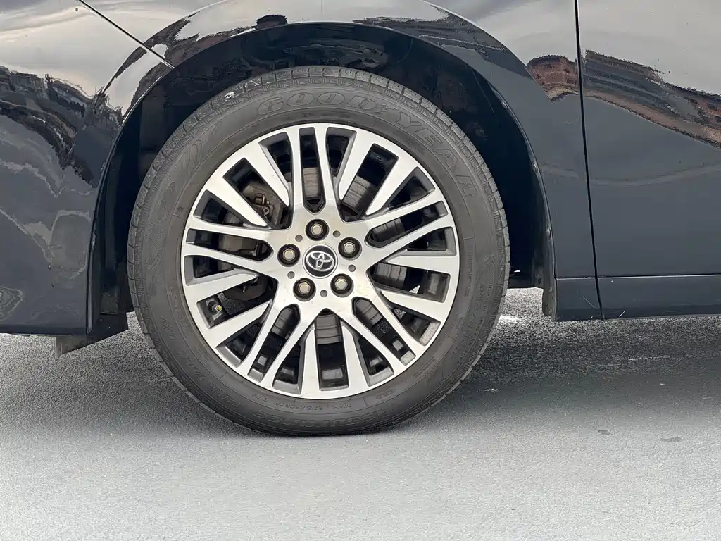TOYOTA ALPHARD 2017