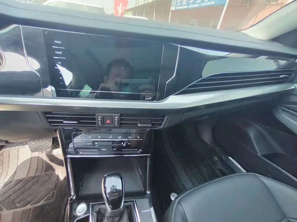 VOLKSWAGEN PASSAT 2023