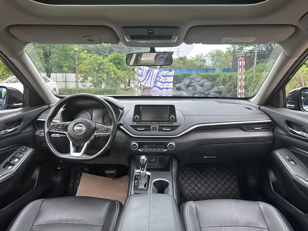 NISSAN TEANA 2019