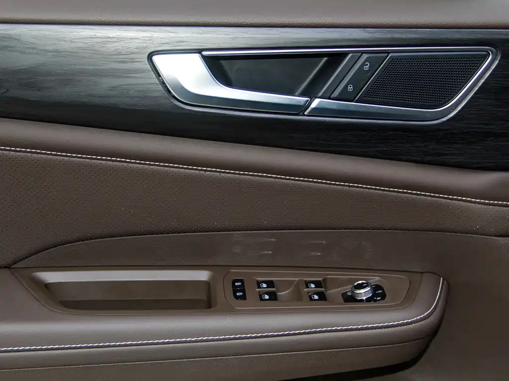 VOLKSWAGEN VILORAN 2023