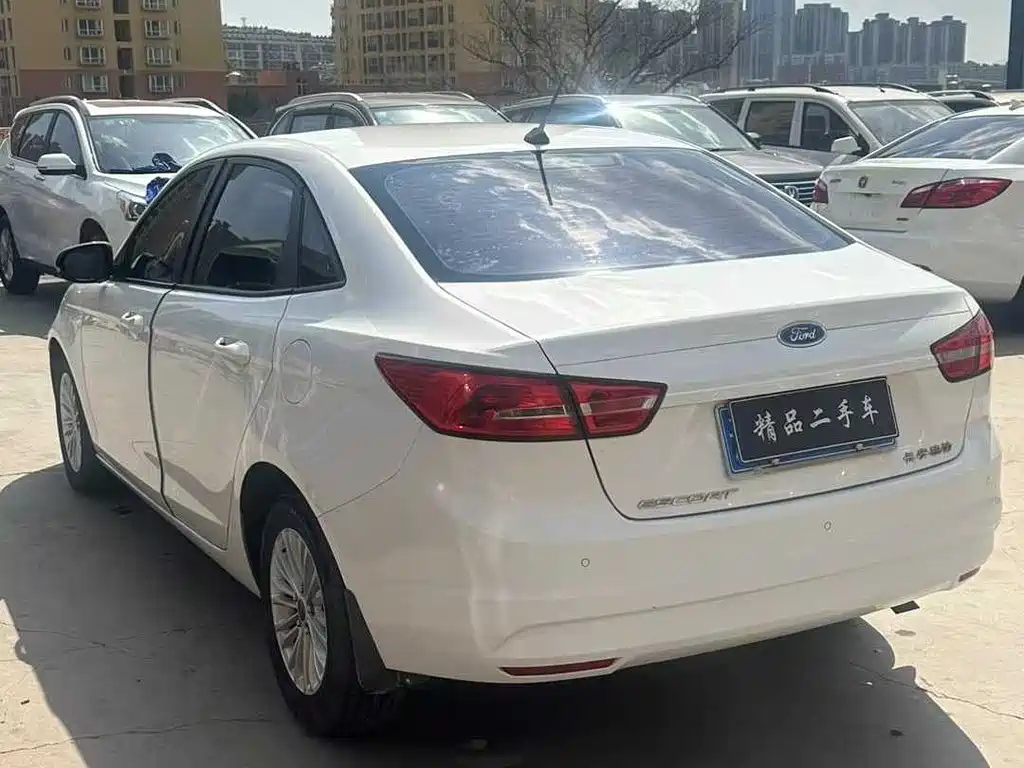 FORD ESCORT 2017