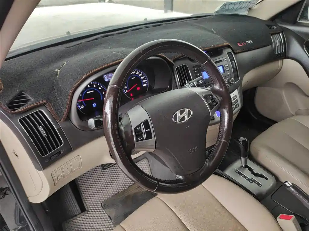HYUNDAI CELESTA 2012