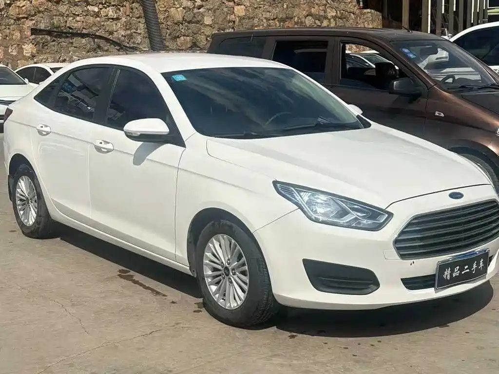 FORD ESCORT 2017