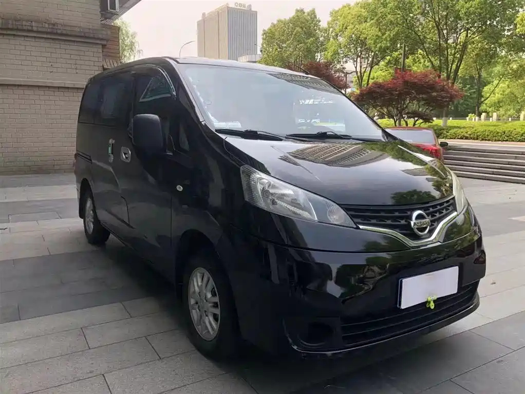 NISSAN NV200 2011