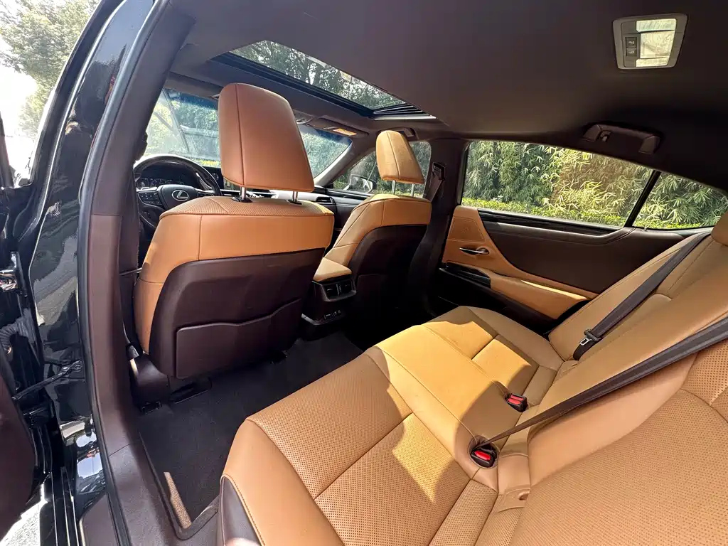 LEXUS ES 2020