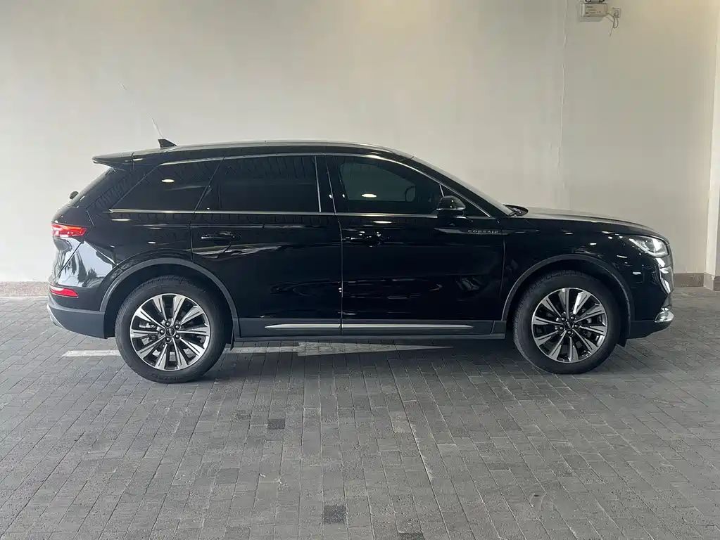 LINCOLN ADVENTURER 2022