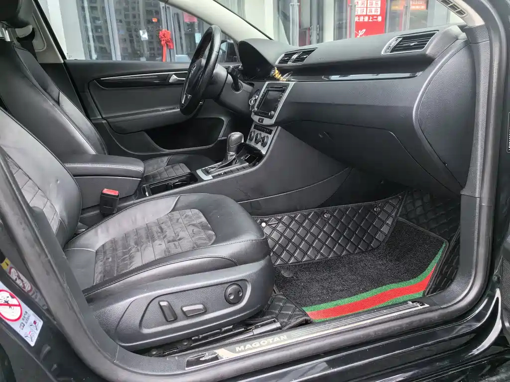 VOLKSWAGEN MAGOTAN 2014
