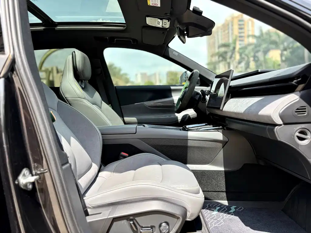 LYNK&CO 08 NEW ENERGY 2023