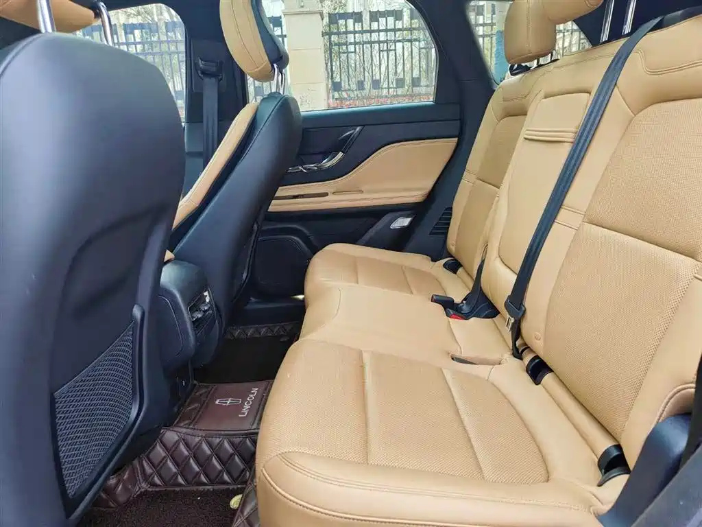 LINCOLN ADVENTURER 2021