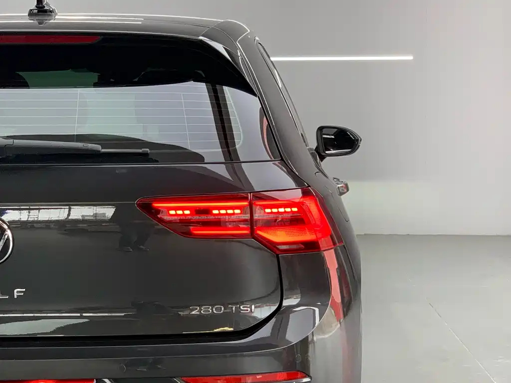 VOLKSWAGEN GOLF 2022