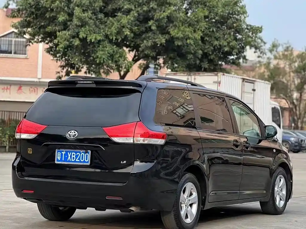 TOYOTA SIENNA 2014