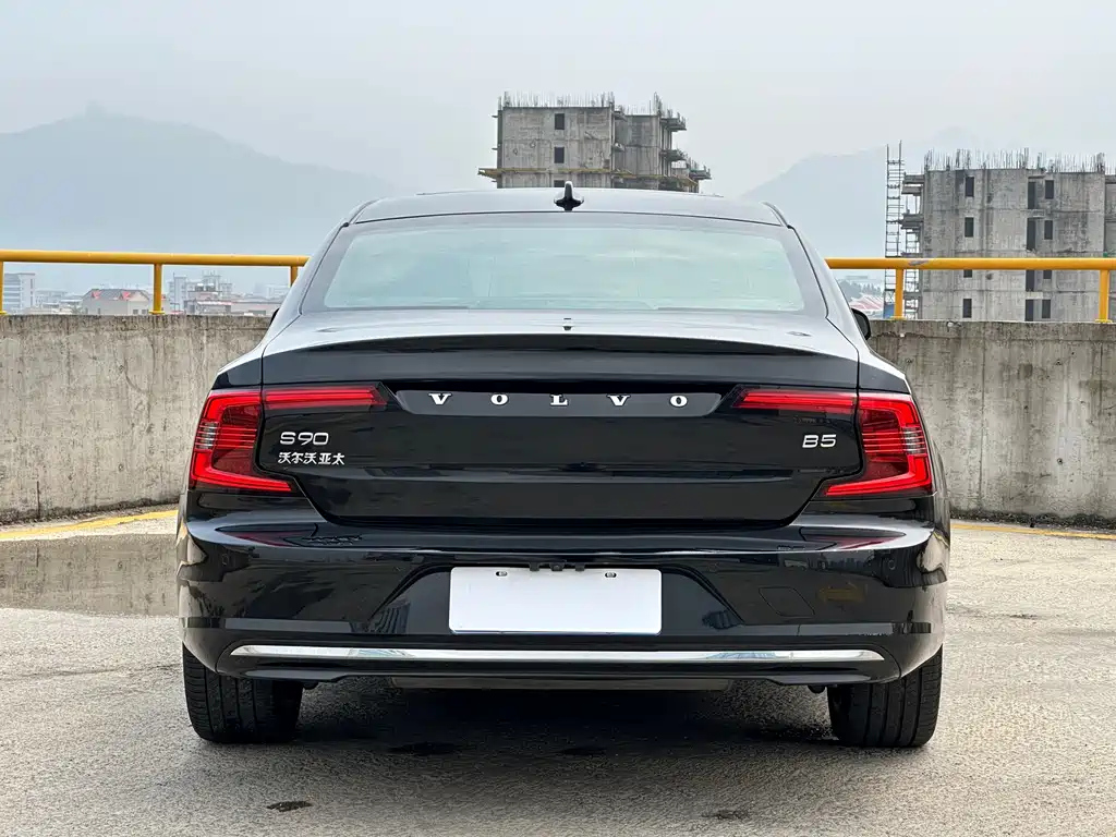 VOLVO S90 2021