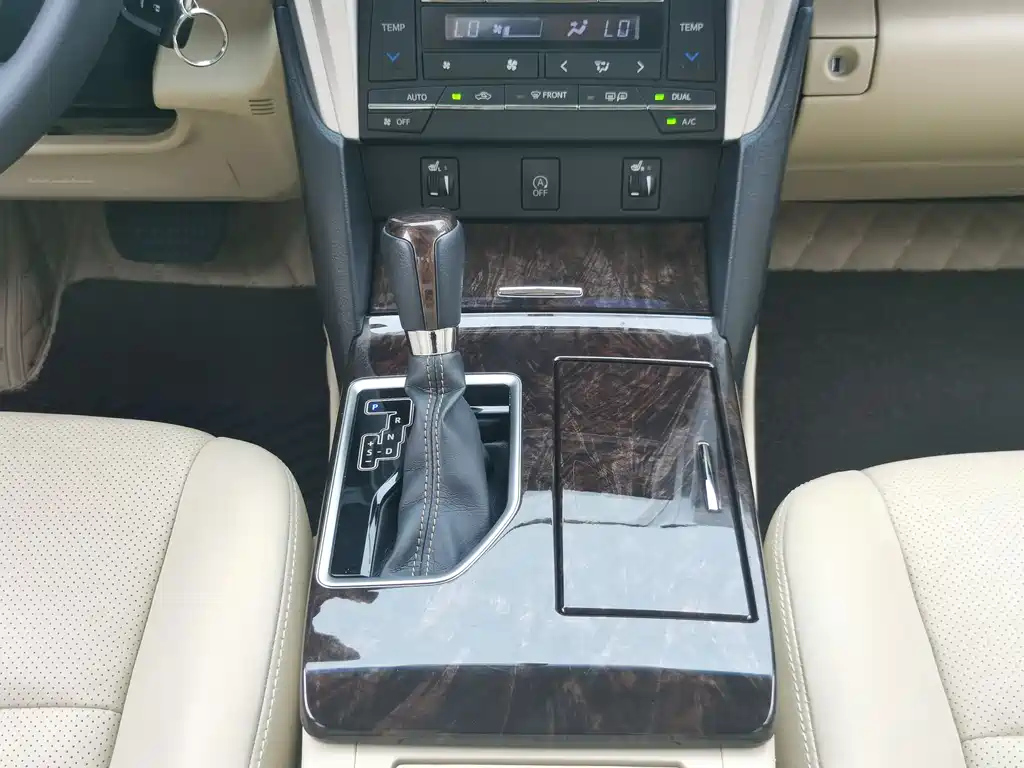 TOYOTA CAMRY 2016
