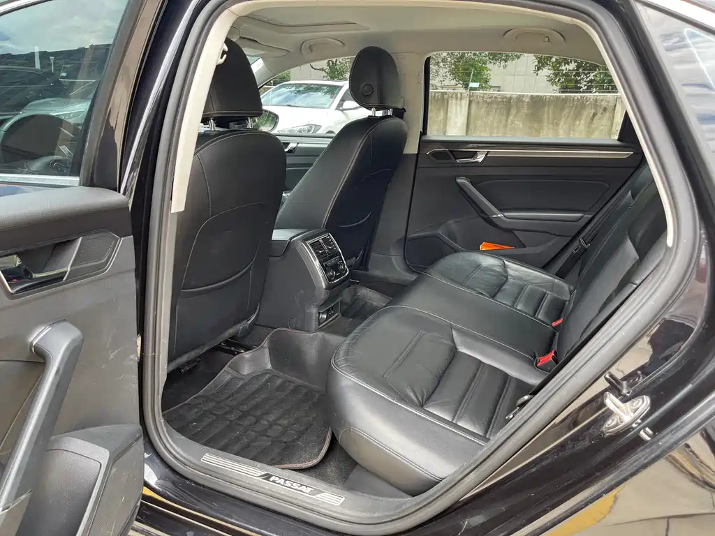 VOLKSWAGEN PASSAT 2017