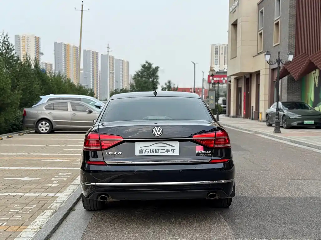 VOLKSWAGEN PASSAT 2017