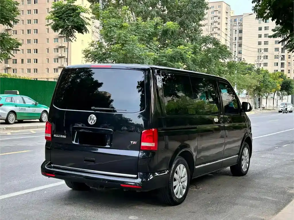 VOLKSWAGEN MULTIVAN 2012