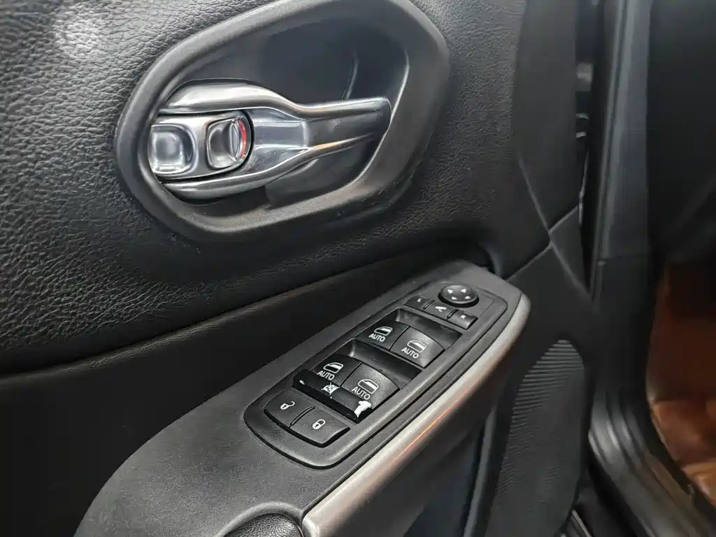 JEEP CHEROKEE 2019