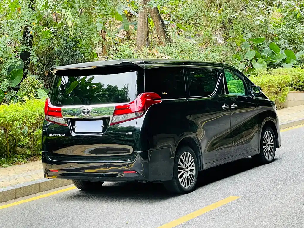 TOYOTA ALPHARD 2017