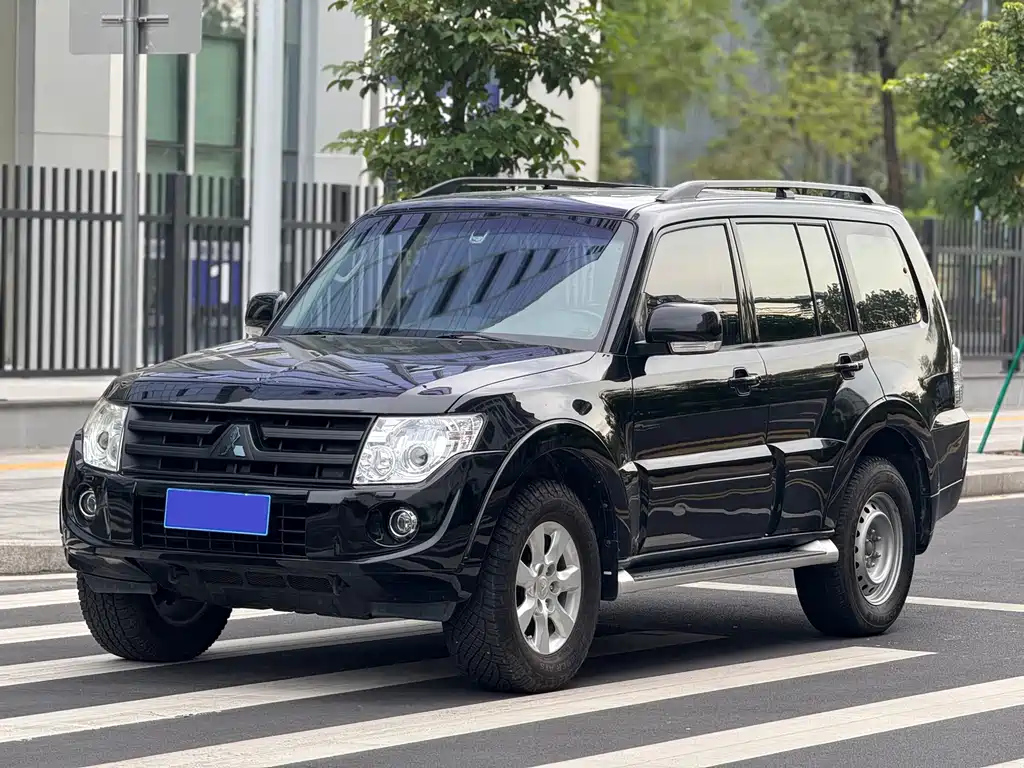 MITSUBISHI PAJERO IMPORT