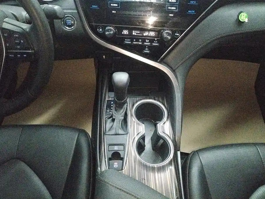 TOYOTA CAMRY 2020