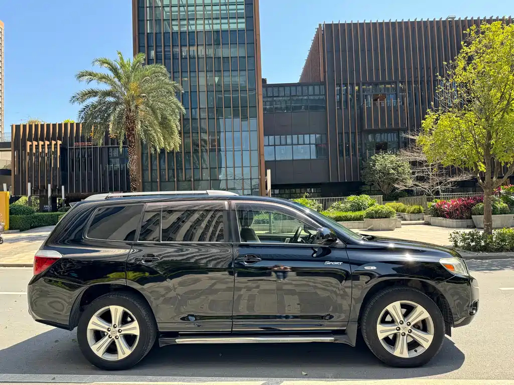 TOYOTA HIGHLANDER 2011