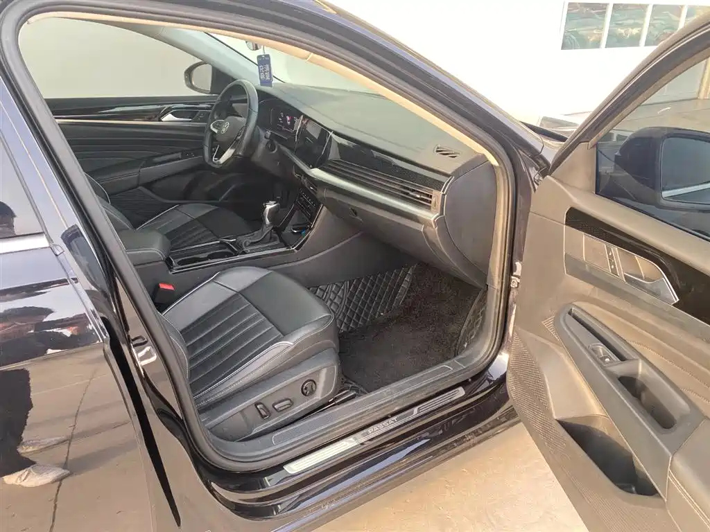 VOLKSWAGEN PASSAT 2022