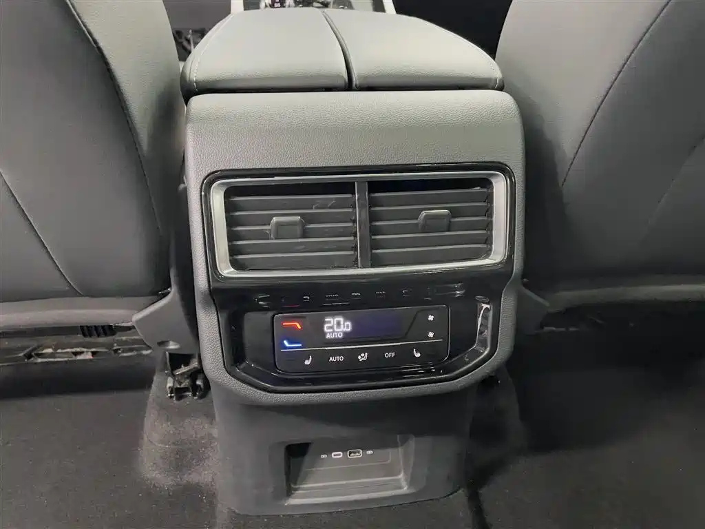 VOLKSWAGEN TOURAN 2023