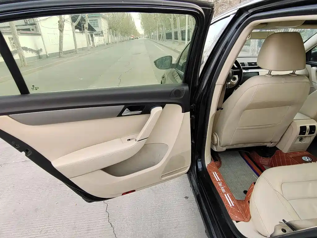 VOLKSWAGEN MAGOTAN 2012