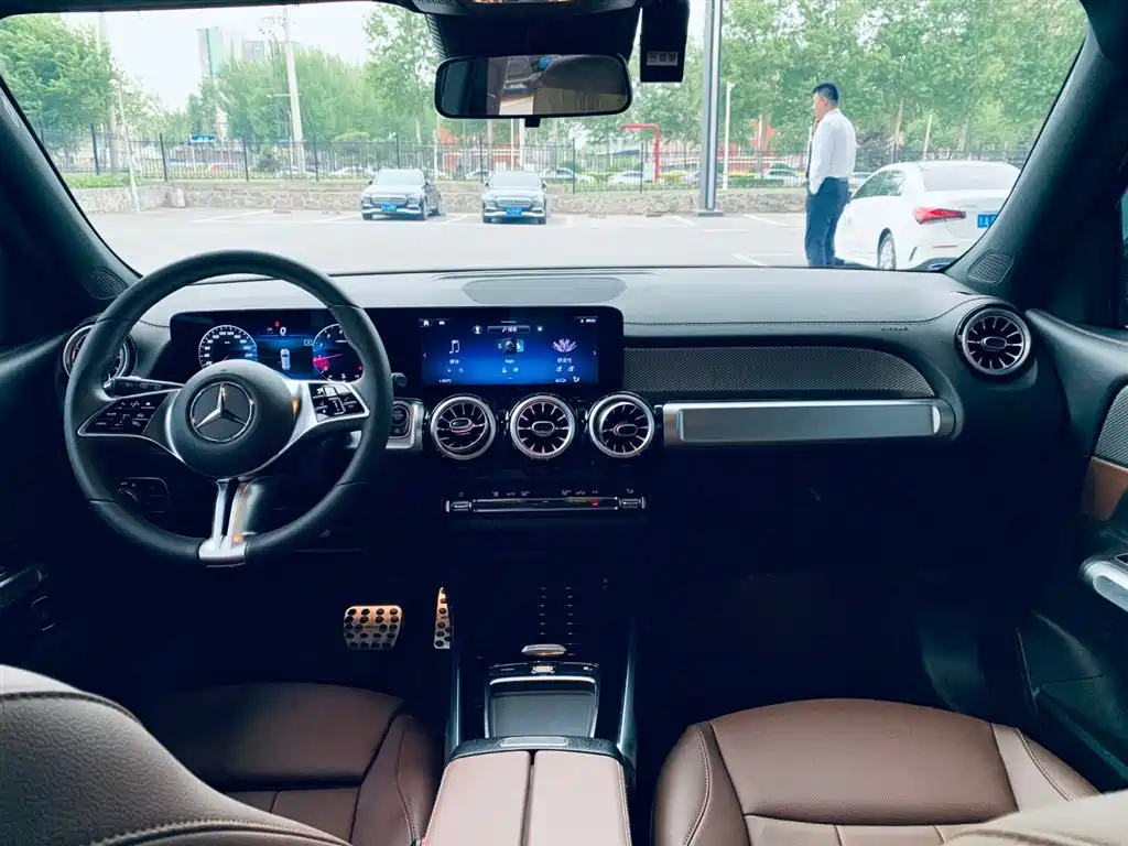 MERCEDES BENZ GLB 2024