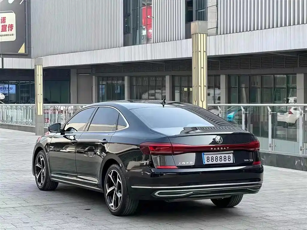 VOLKSWAGEN PASSAT 2022