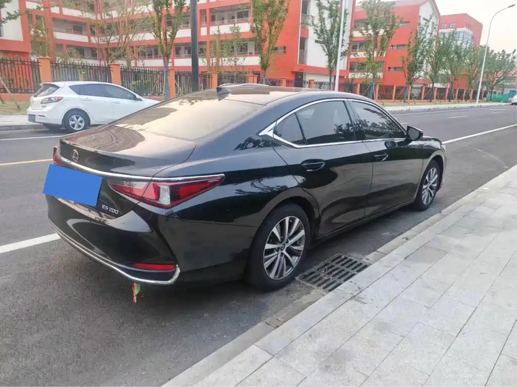 LEXUS ES 2020