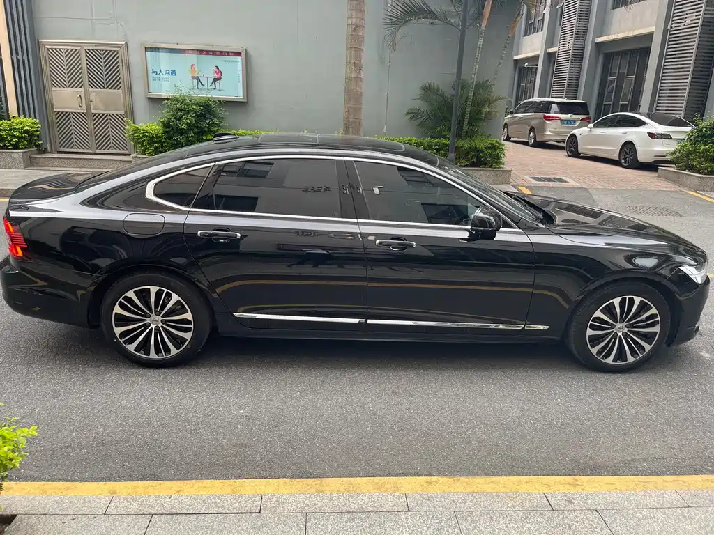 VOLVO S90 2022