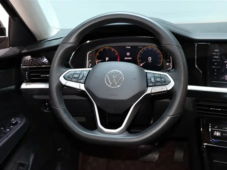VOLKSWAGEN PASSAT 2022
