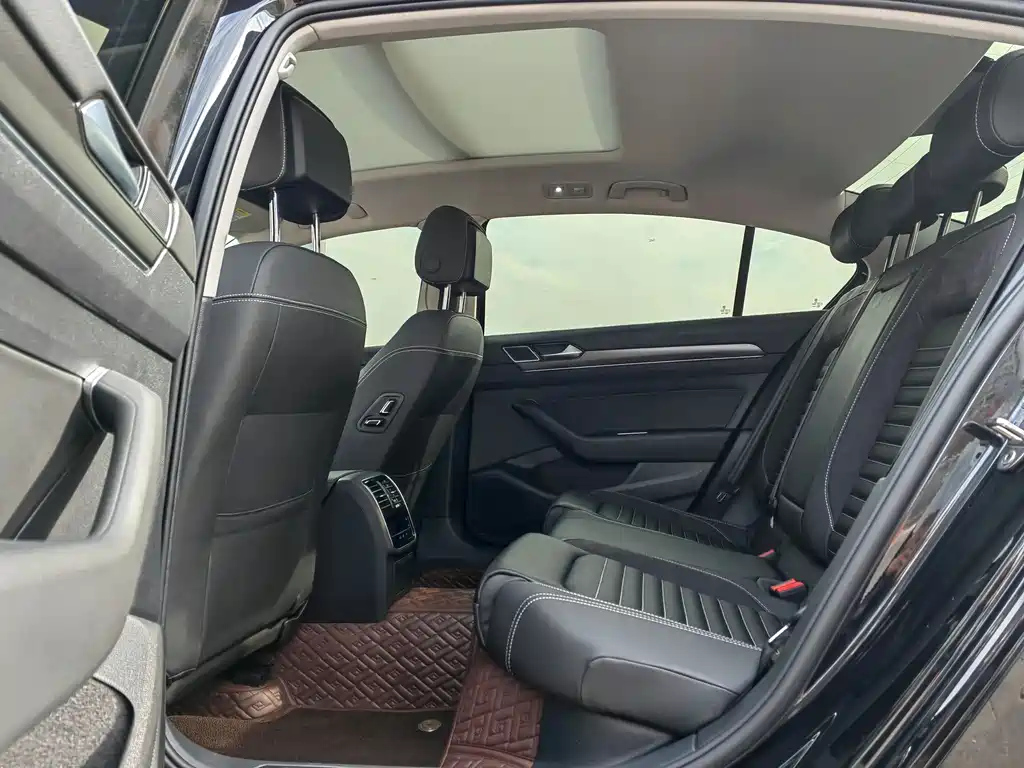 VOLKSWAGEN MAGOTAN 2021