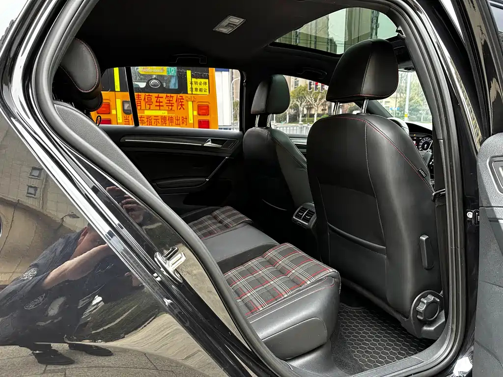 VOLKSWAGEN GOLF 2019