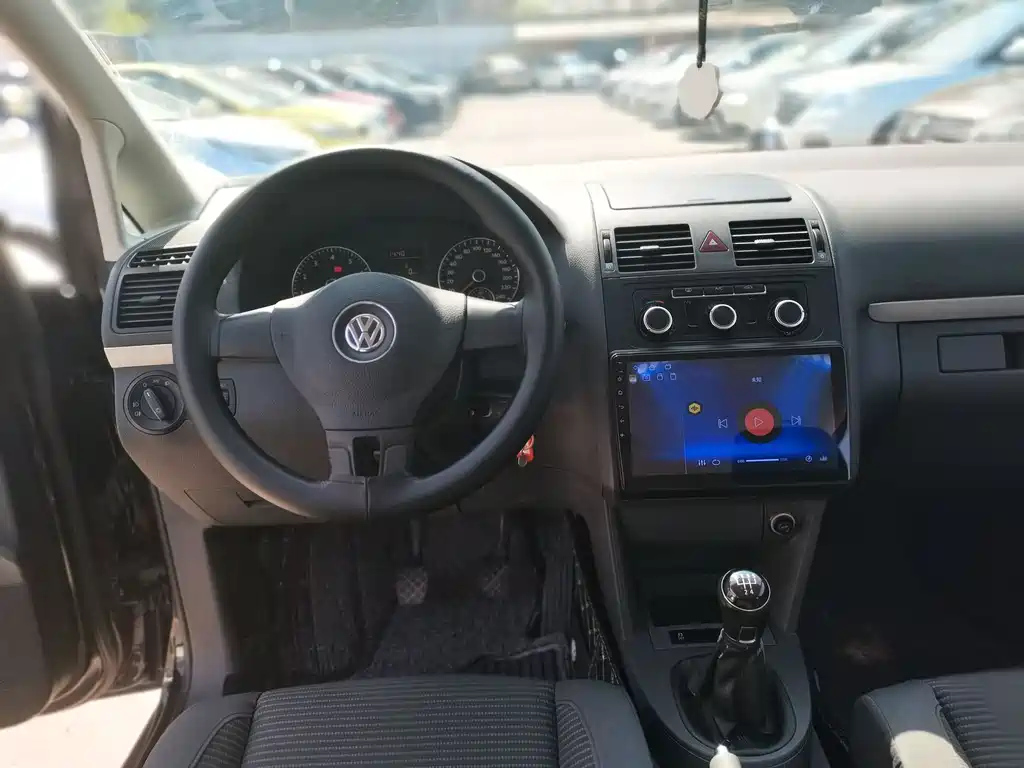 VOLKSWAGEN TOURAN 2013
