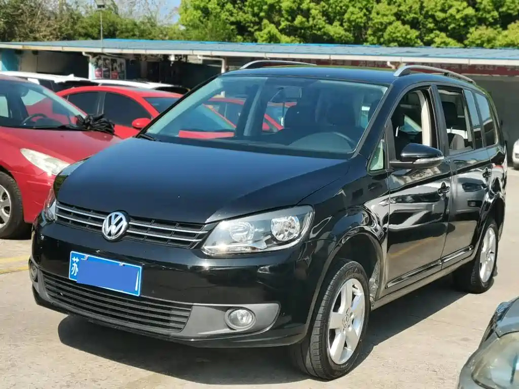 VOLKSWAGEN TOURAN 2013