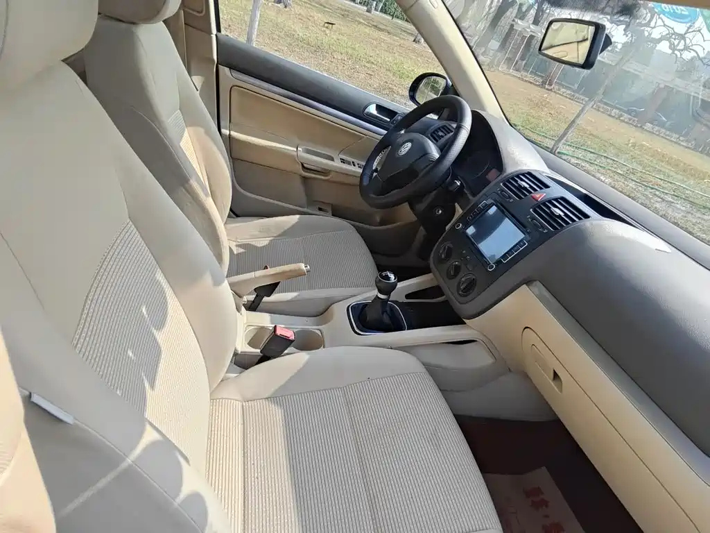 VOLKSWAGEN SAGITAR 2009
