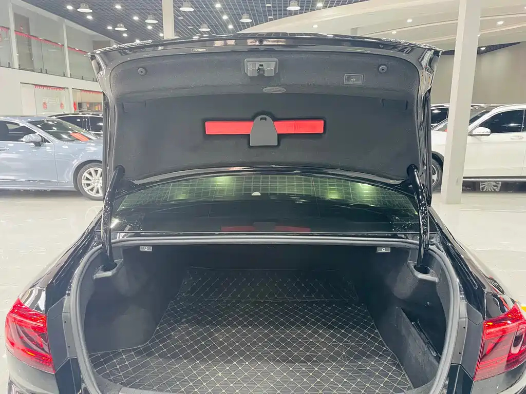 VOLKSWAGEN MAGOTAN 2022