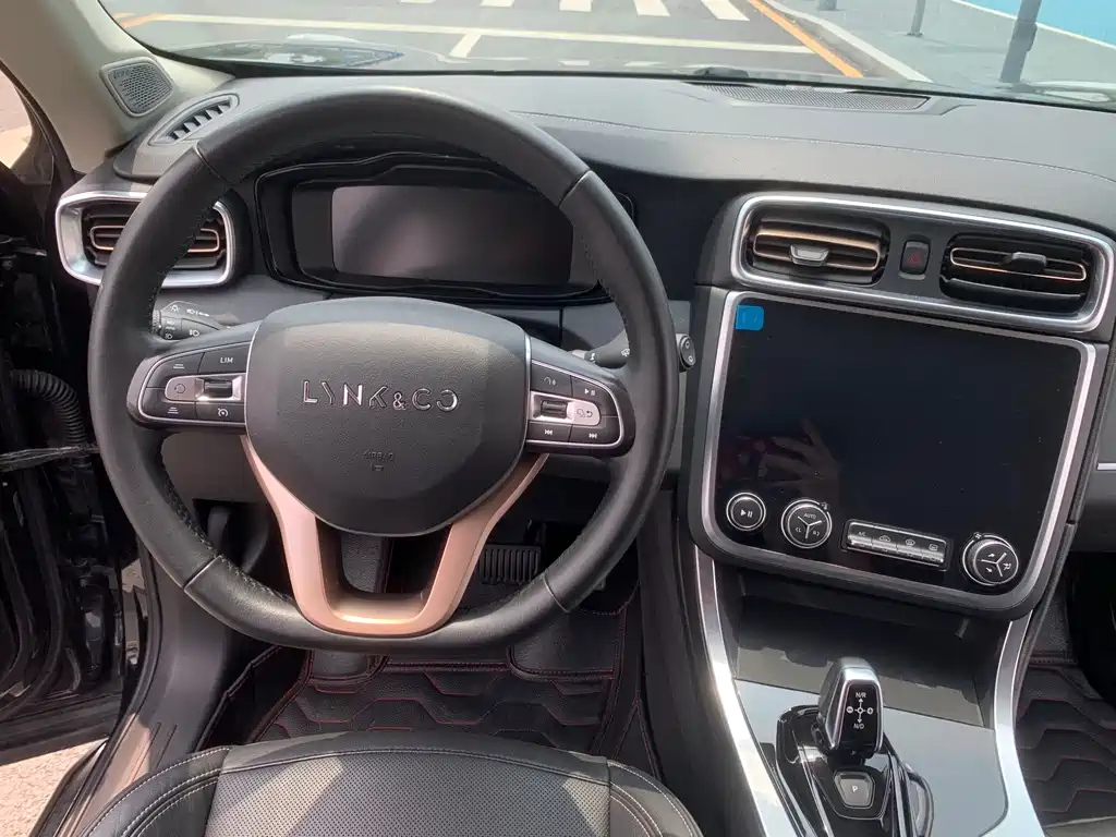 LYNK&CO 01 2018