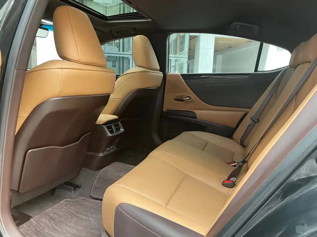 LEXUS ES 2021