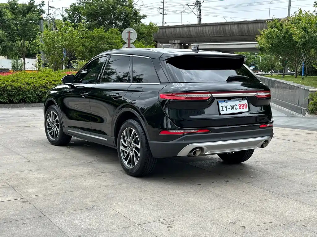LINCOLN ADVENTURER 2021