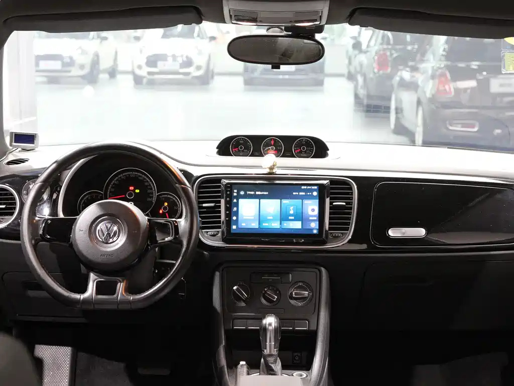 VOLKSWAGEN BEETLE 2014