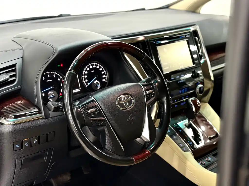 TOYOTA ALPHARD 2017