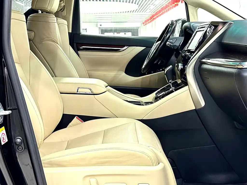 TOYOTA ALPHARD 2017