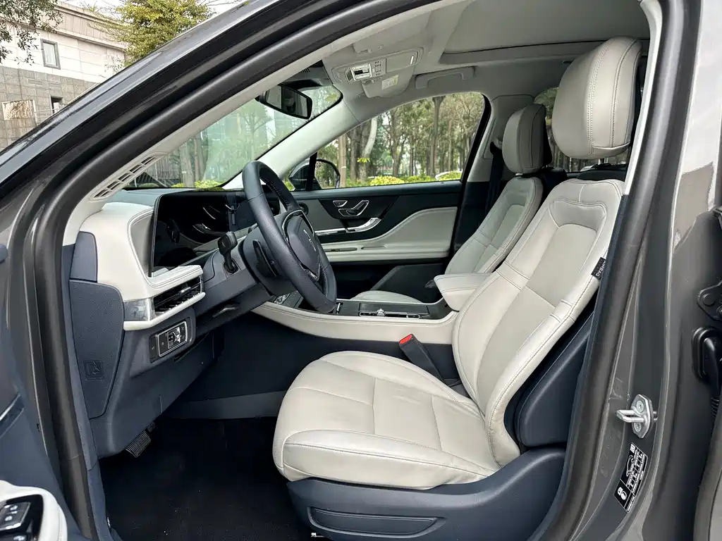 LINCOLN ADVENTURER 2023