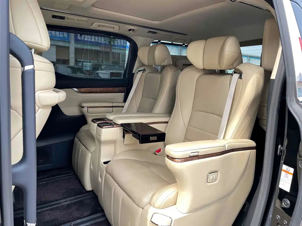 TOYOTA ALPHARD 2017